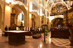Další zastávkou byla bazilika Panny Marie v areálu Strahovského kláštera, kde se věřící zúčastnili vigilie. Zdroj Václav Roman Kittel